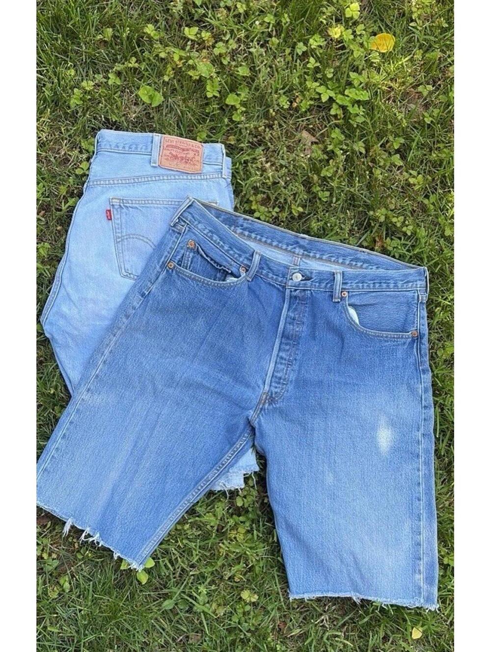 2 pairs of Levi’s 501 Men’s Straight Leg shorts Size 40